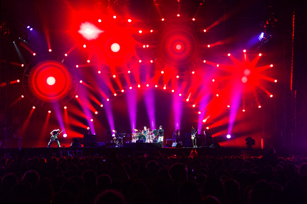 stageshot_w.jpg